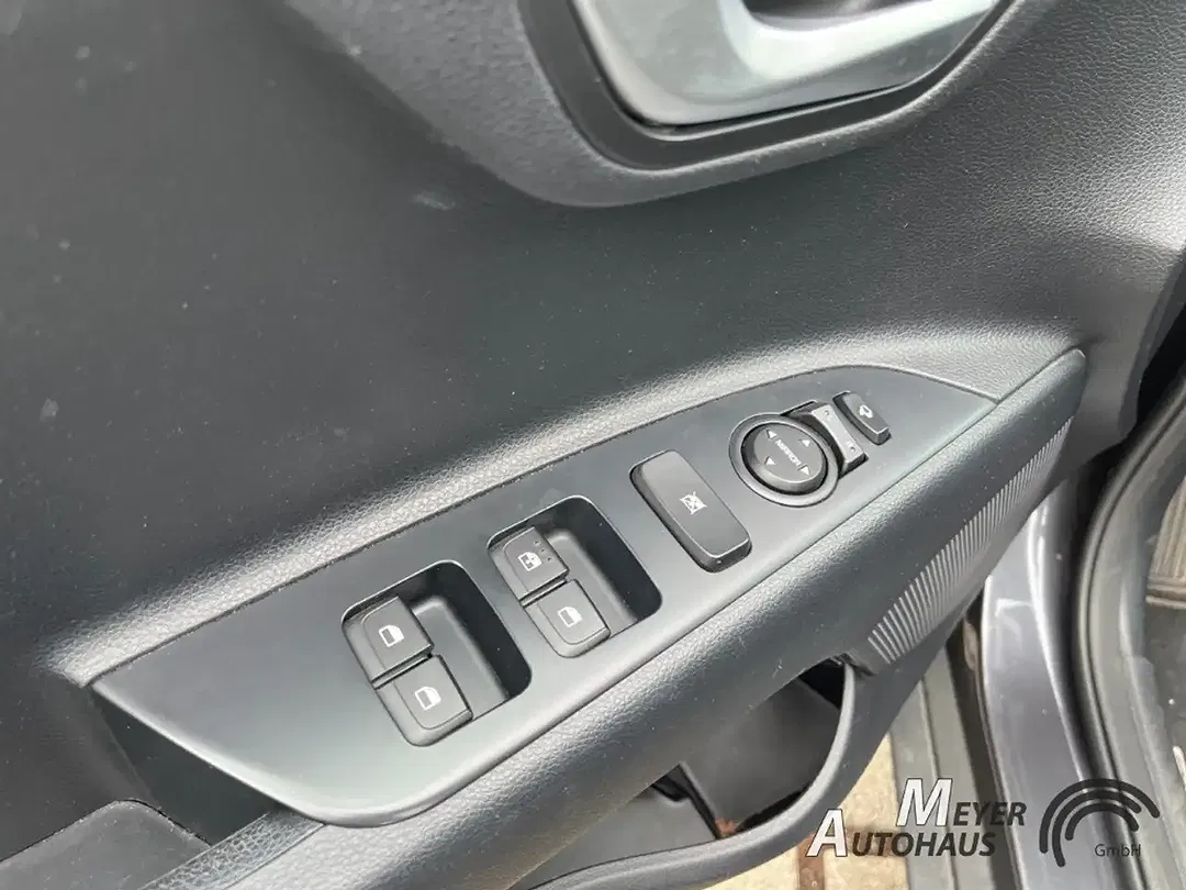Kia Stonic - Thumbnail 2