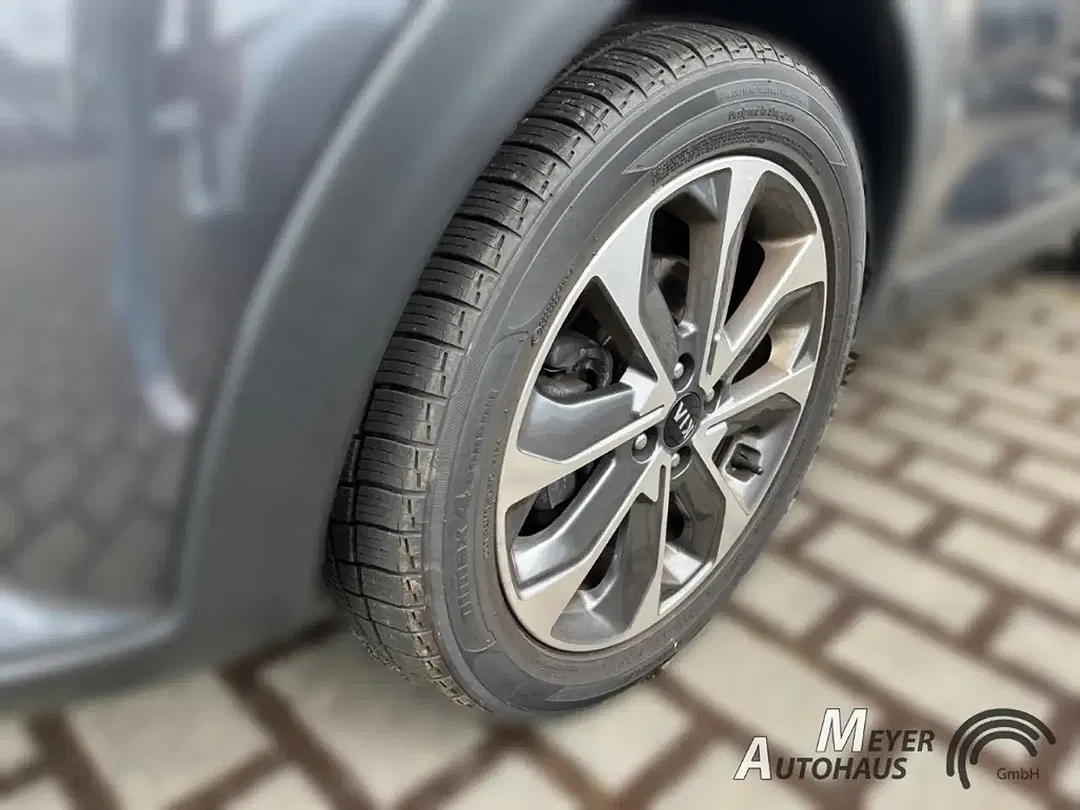 Kia Stonic - Thumbnail 3