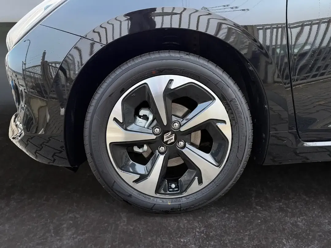 Suzuki Swift - Thumbnail 14