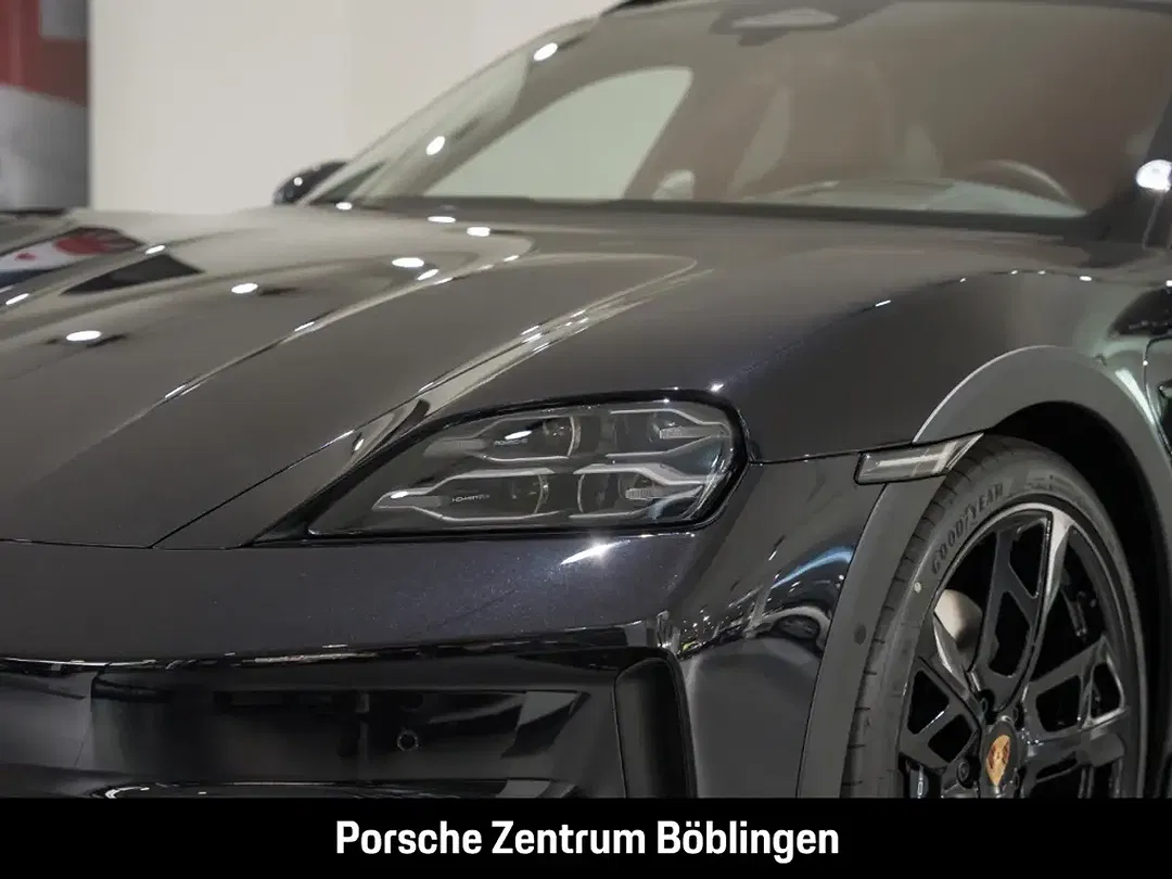Porsche Taycan - Thumbnail 12