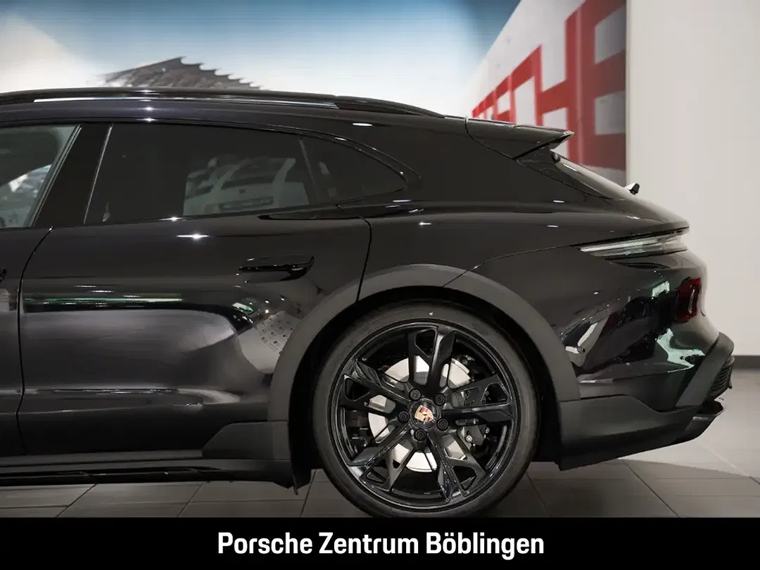 Porsche Taycan - Thumbnail 13
