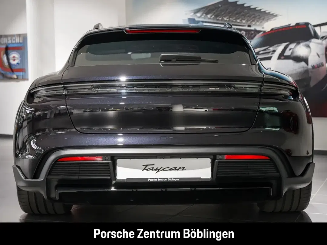 Porsche Taycan - Thumbnail 14