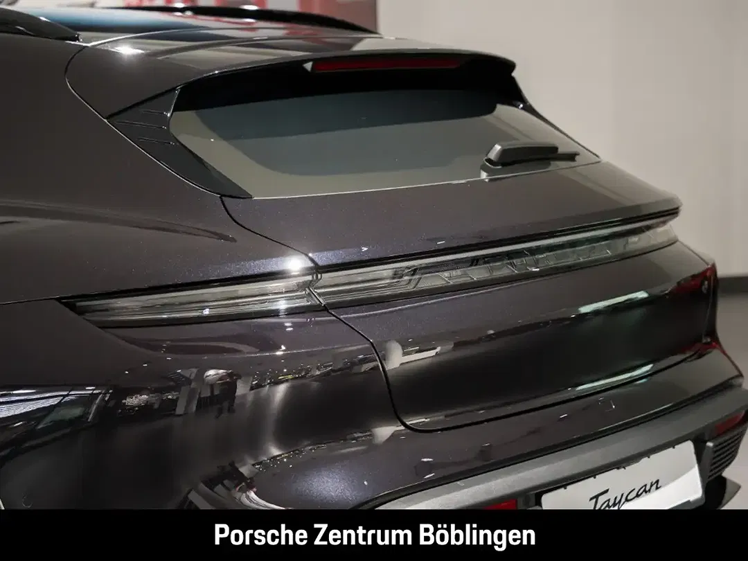 Porsche Taycan - Thumbnail 15