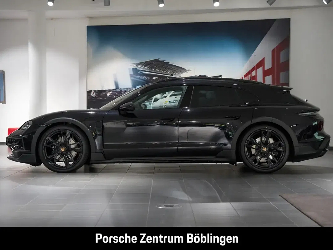 Porsche Taycan - Thumbnail 2