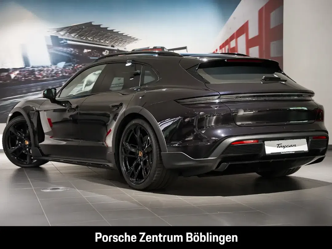 Porsche Taycan - Thumbnail 3