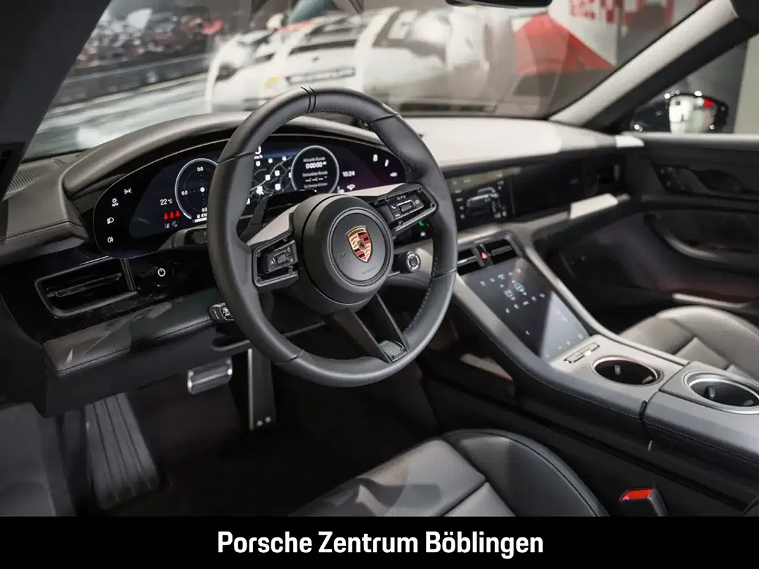 Porsche Taycan - Thumbnail 5