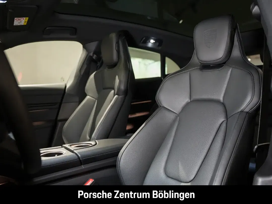 Porsche Taycan - Thumbnail 6
