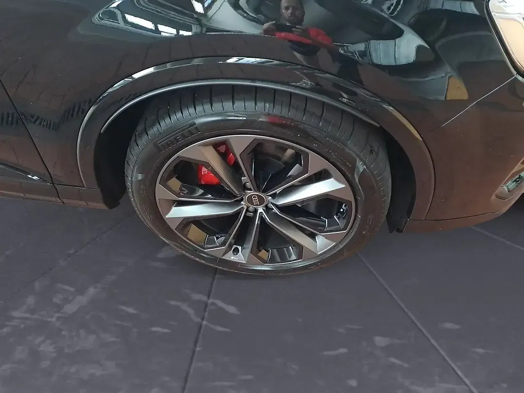 Audi Q7 - Thumbnail 9
