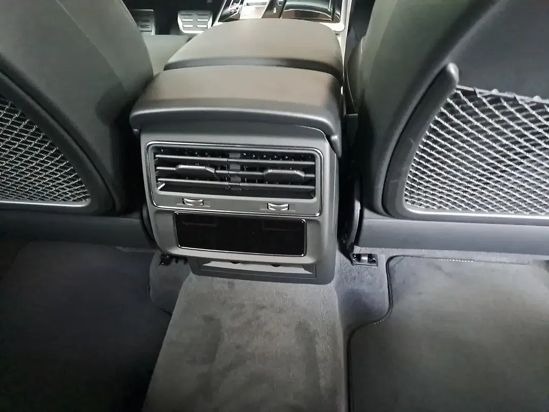 Audi Q7 - Thumbnail 11