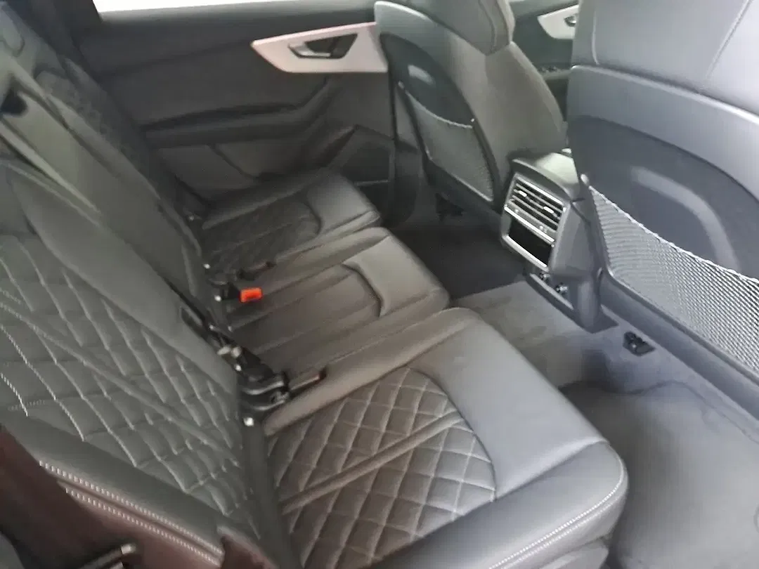 Audi Q7 - Thumbnail 12