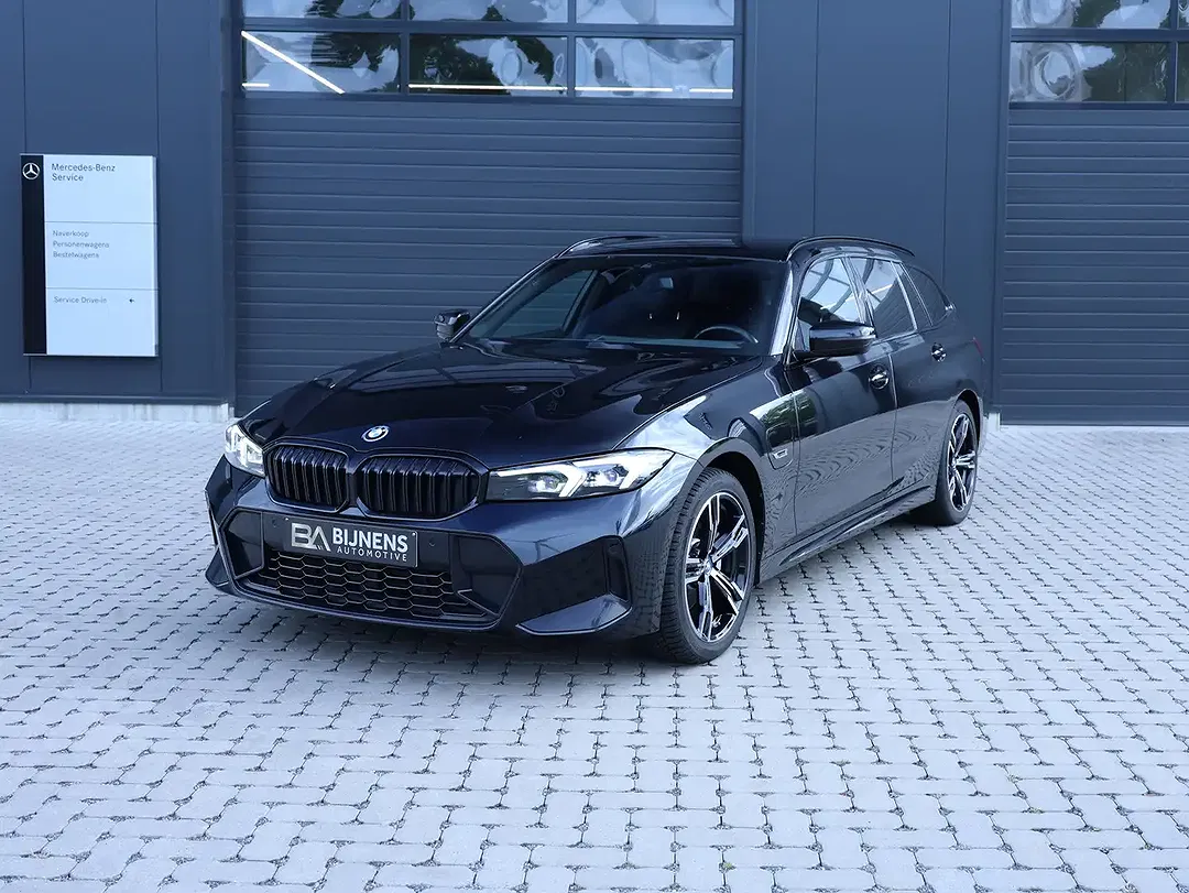 BMW 320 - Thumbnail 1