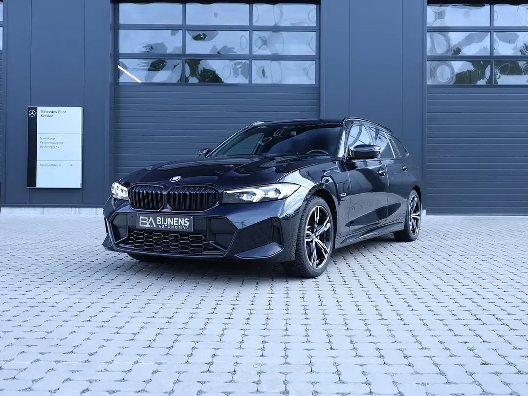 BMW 320 - Thumbnail 2
