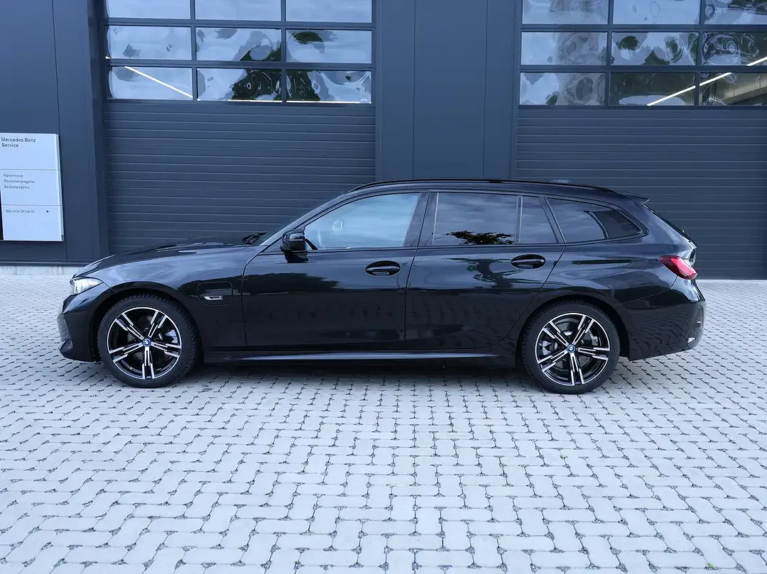 BMW 320 - Thumbnail 5