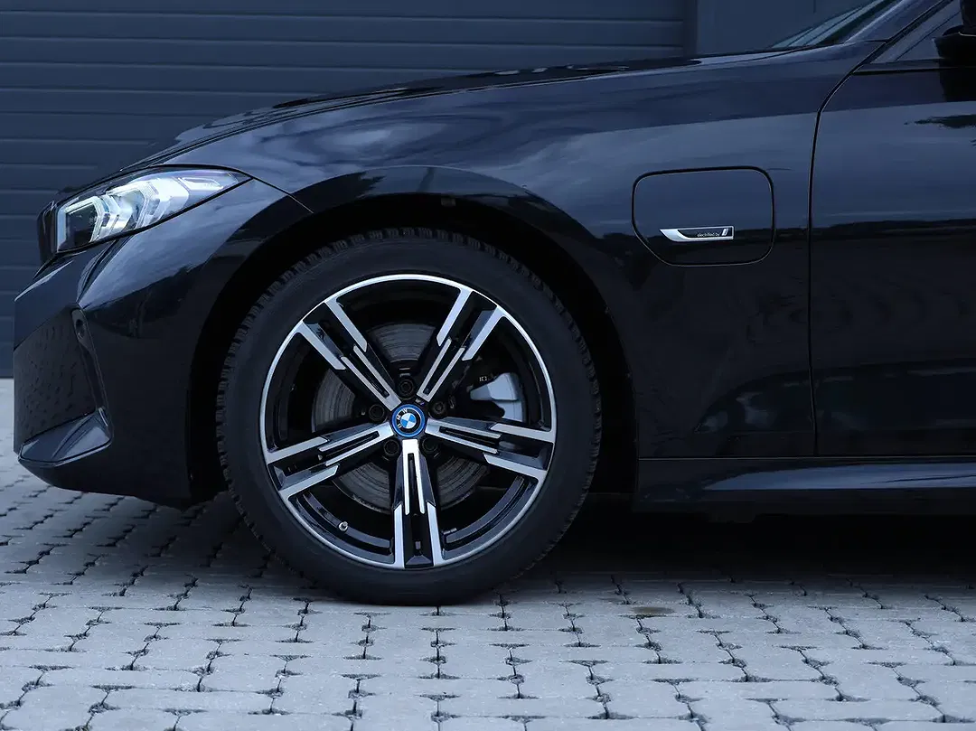 BMW 320 - Thumbnail 6