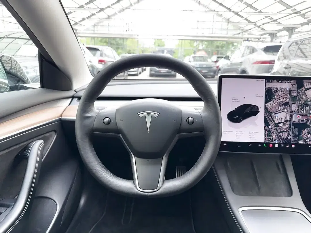 Tesla Model 3 - Thumbnail 10