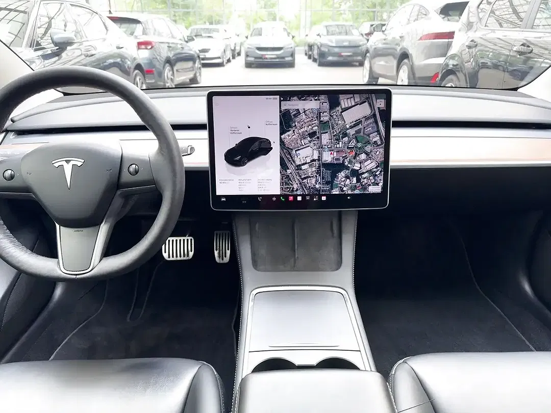 Tesla Model 3 - Thumbnail 11