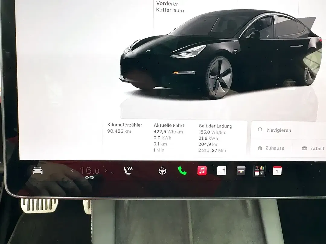 Tesla Model 3 - Thumbnail 7
