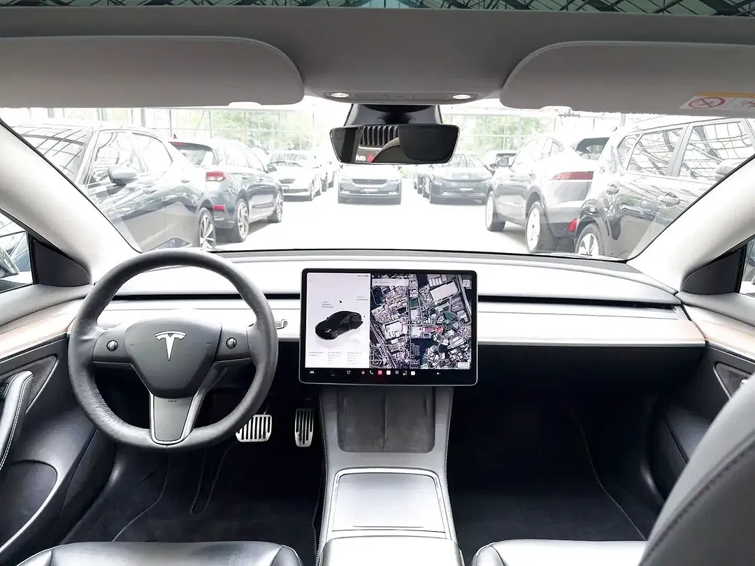 Tesla Model 3 - Thumbnail 9