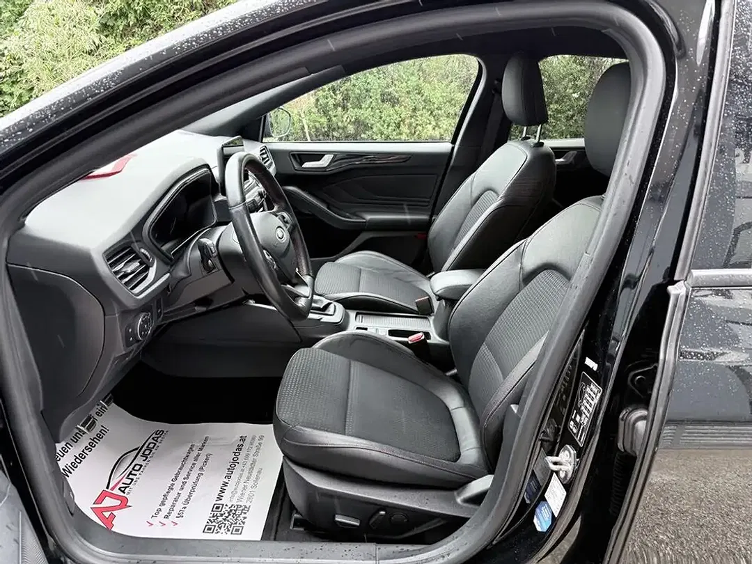 Ford Focus - Thumbnail 10