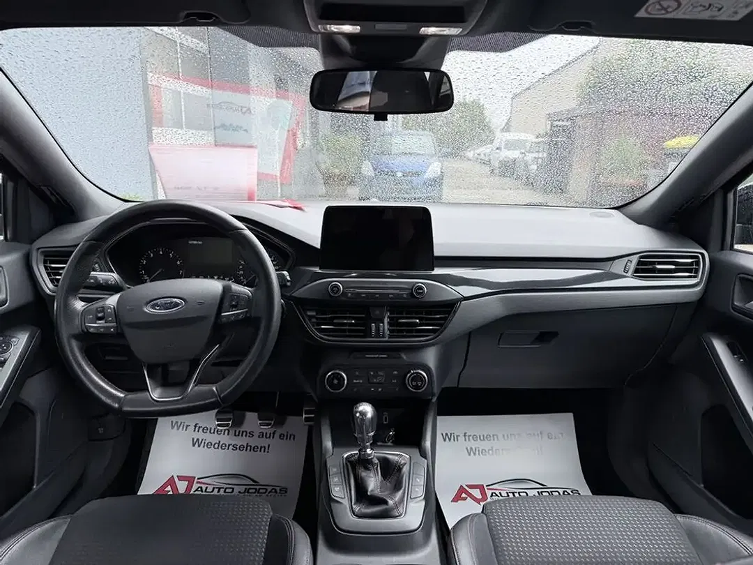Ford Focus - Thumbnail 12