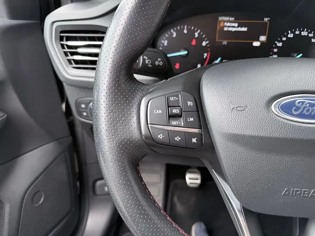 Ford Focus - Thumbnail 20