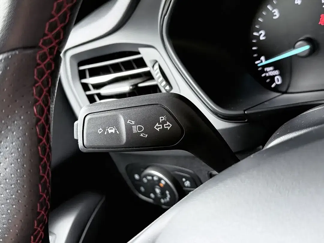 Ford Focus - Thumbnail 22