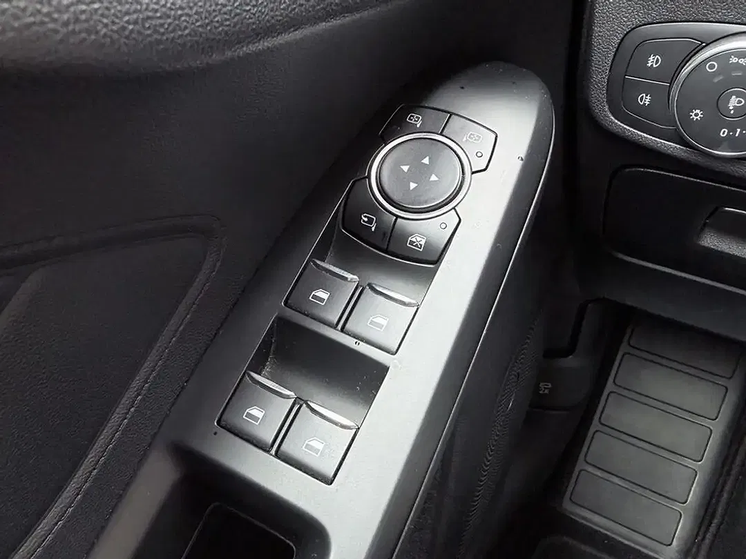 Ford Focus - Thumbnail 23