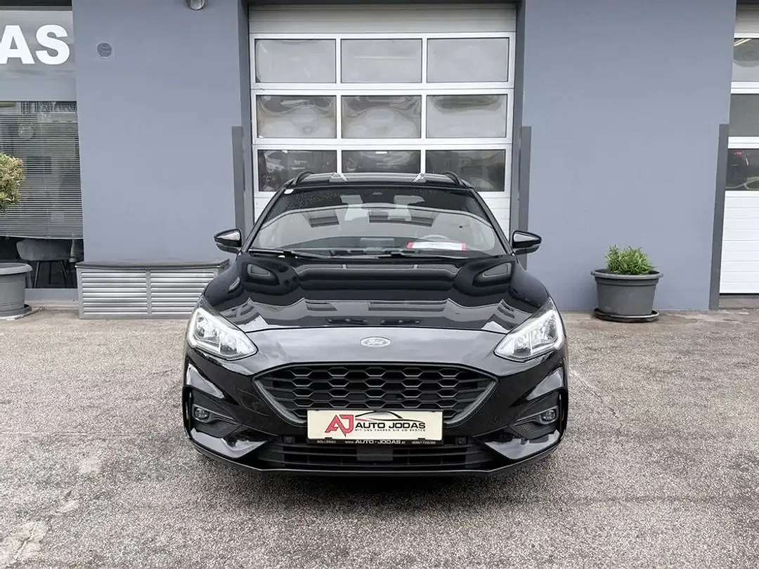 Ford Focus - Thumbnail 3