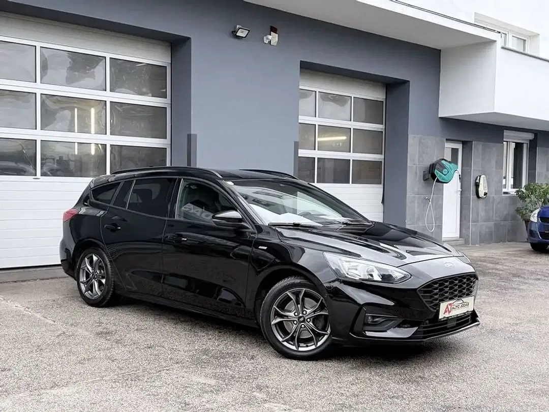 Ford Focus - Thumbnail 4