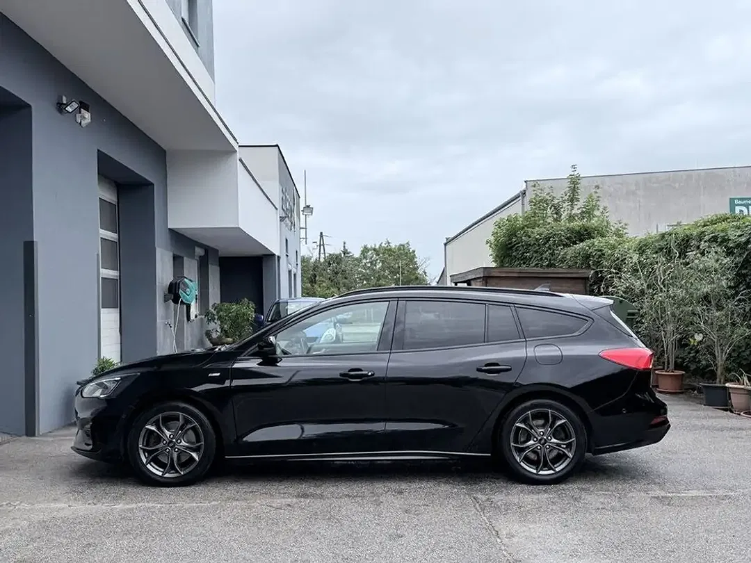 Ford Focus - Thumbnail 9