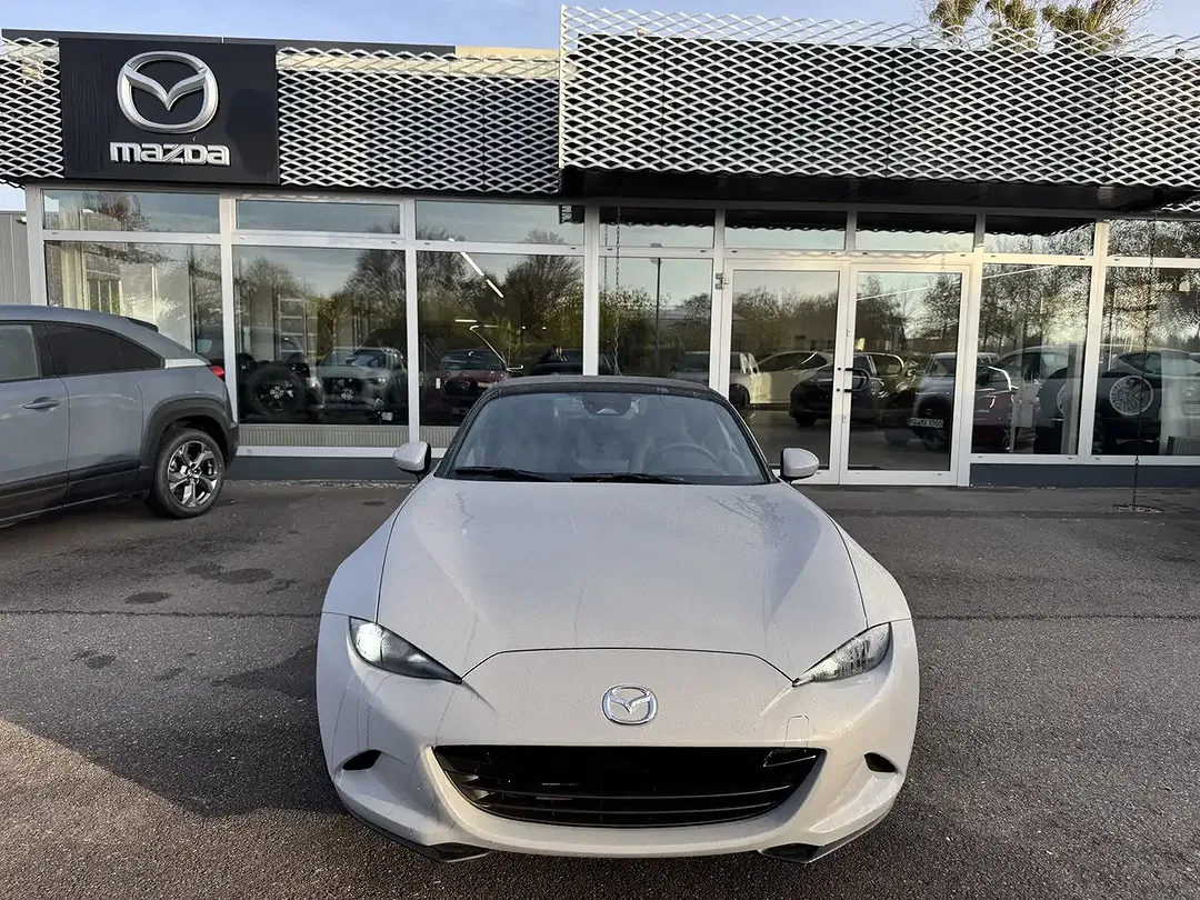 Mazda 2 - Thumbnail 2