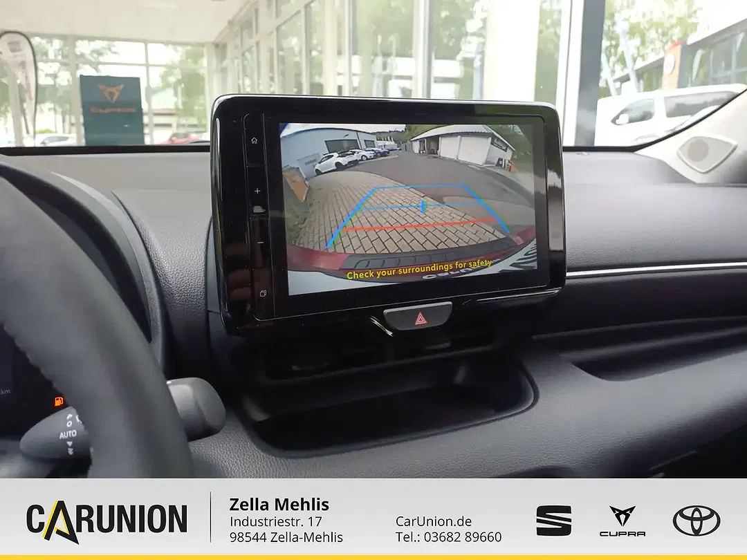 Toyota Yaris - Thumbnail 11