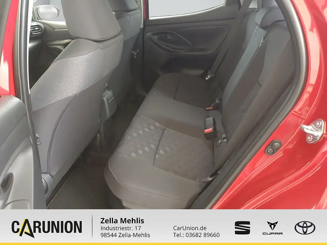 Toyota Yaris - Thumbnail 8
