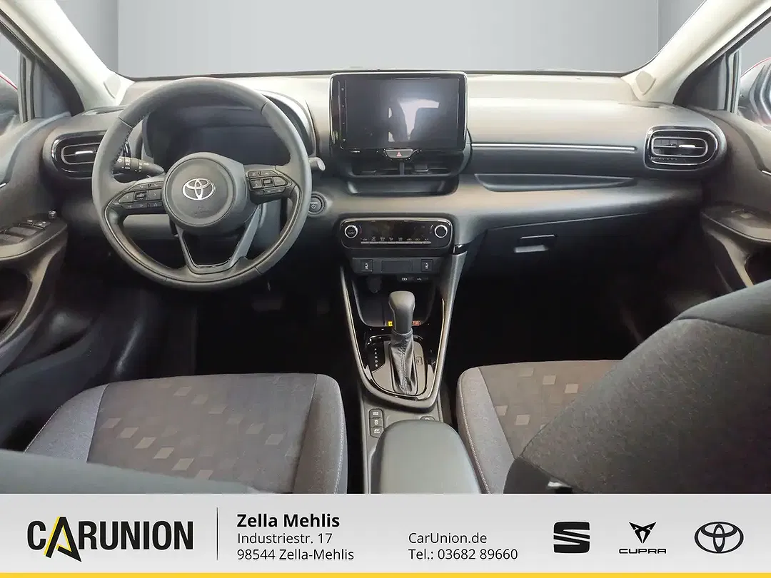 Toyota Yaris - Thumbnail 9