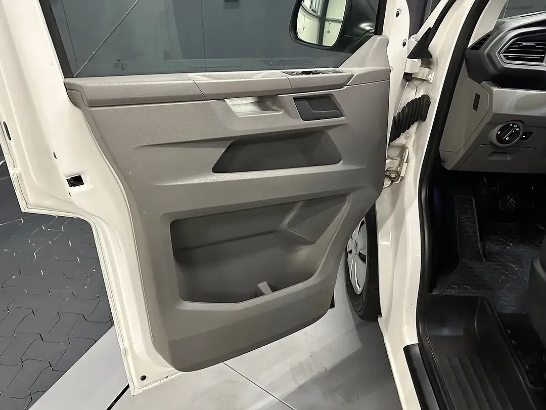Volkswagen Transporter - Thumbnail 10