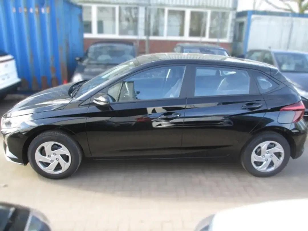 Hyundai i20 - Thumbnail 3