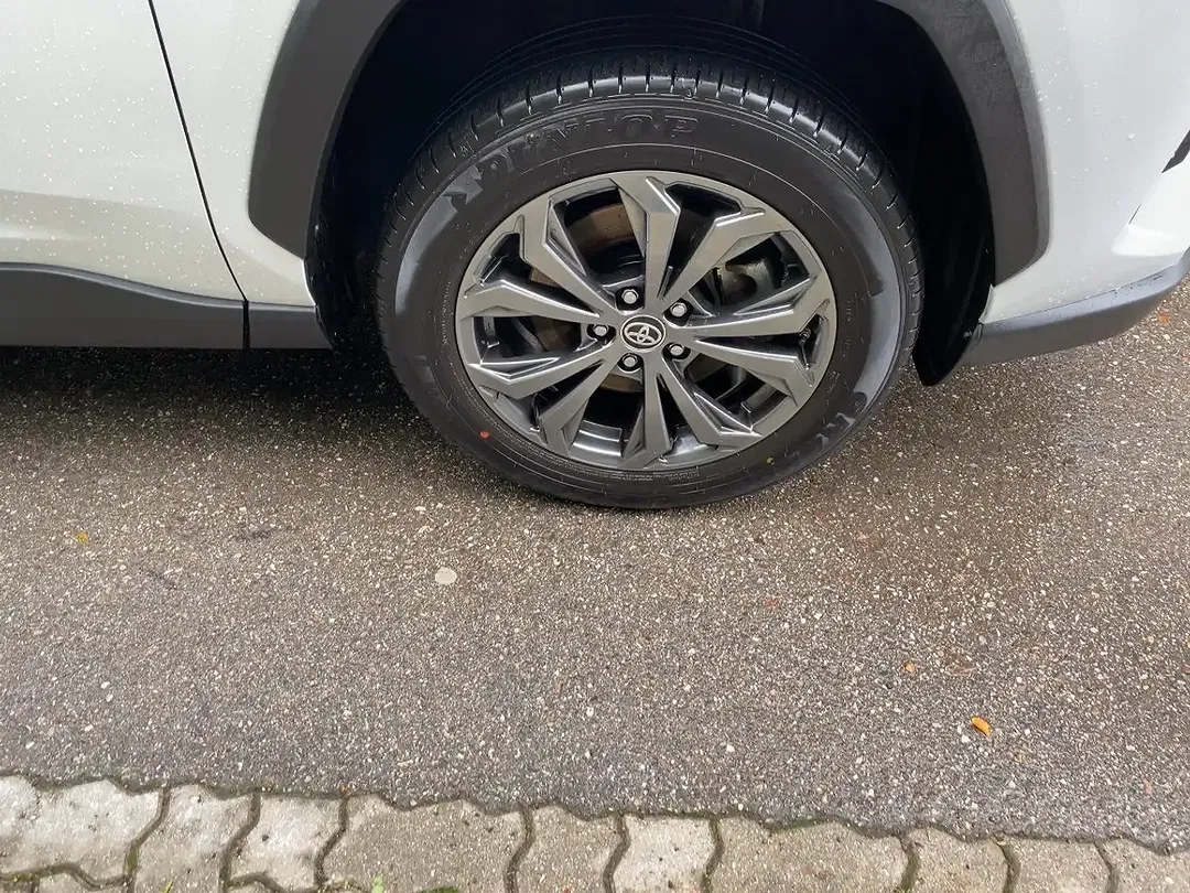 Toyota RAV 4 - Thumbnail 6