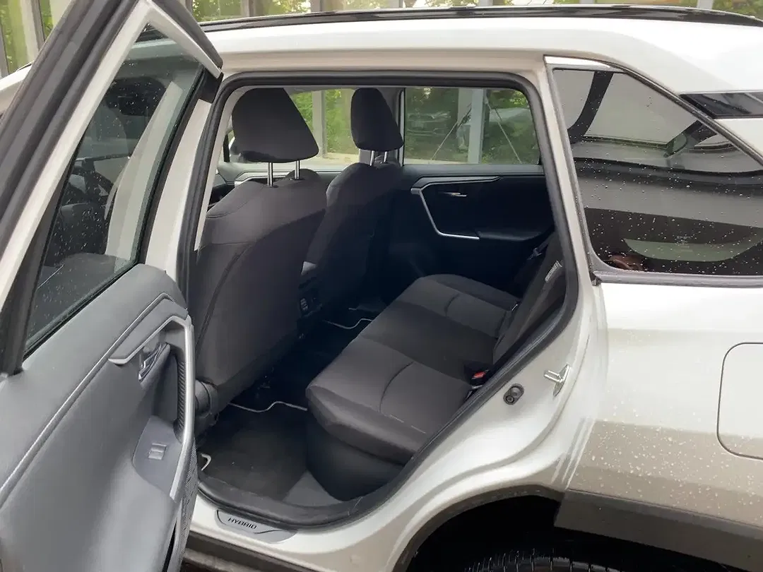 Toyota RAV 4 - Thumbnail 9