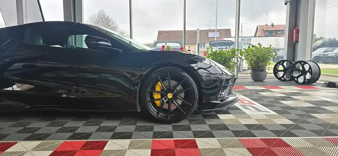 Corvette C8 - Thumbnail 3