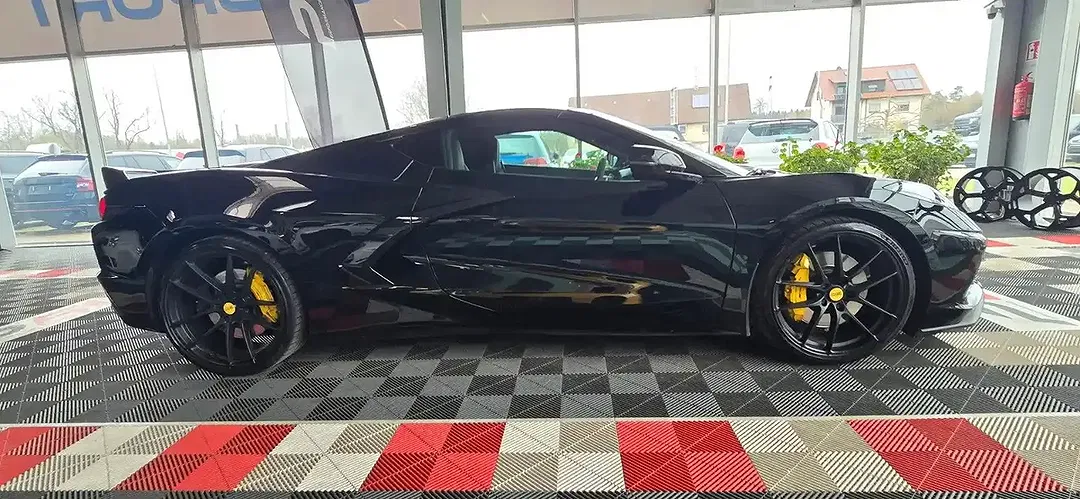 Corvette C8 - Thumbnail 4