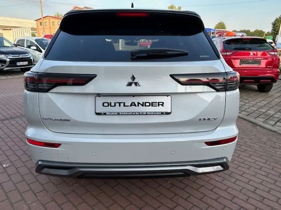 Mitsubishi Outlander - Thumbnail 4