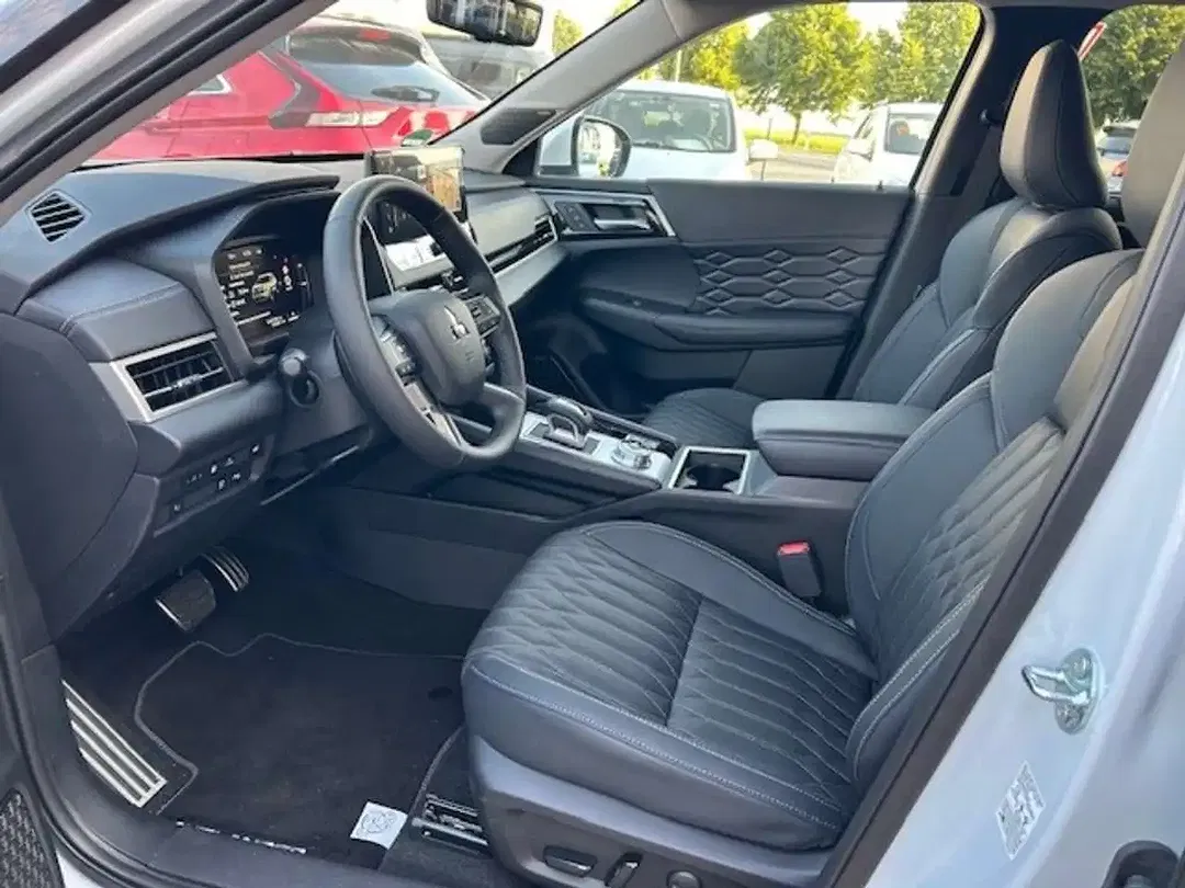 Mitsubishi Outlander - Thumbnail 7