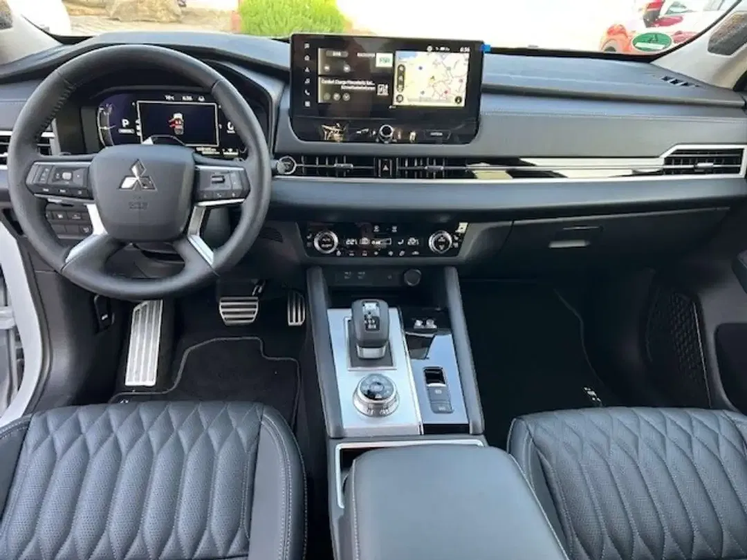 Mitsubishi Outlander - Thumbnail 8