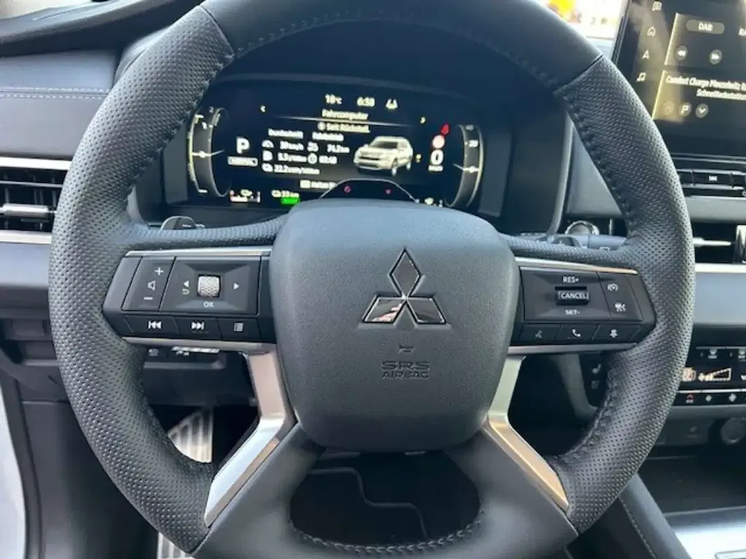 Mitsubishi Outlander - Thumbnail 9