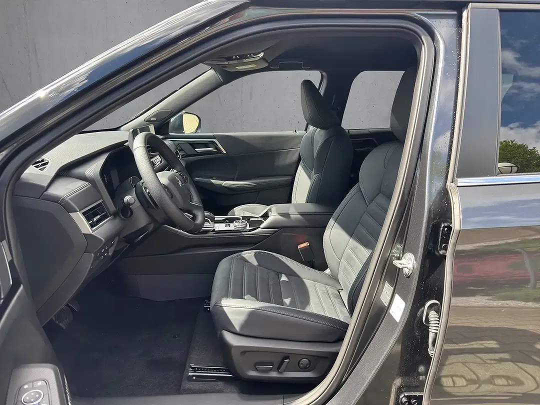 Mitsubishi Outlander - Thumbnail 14