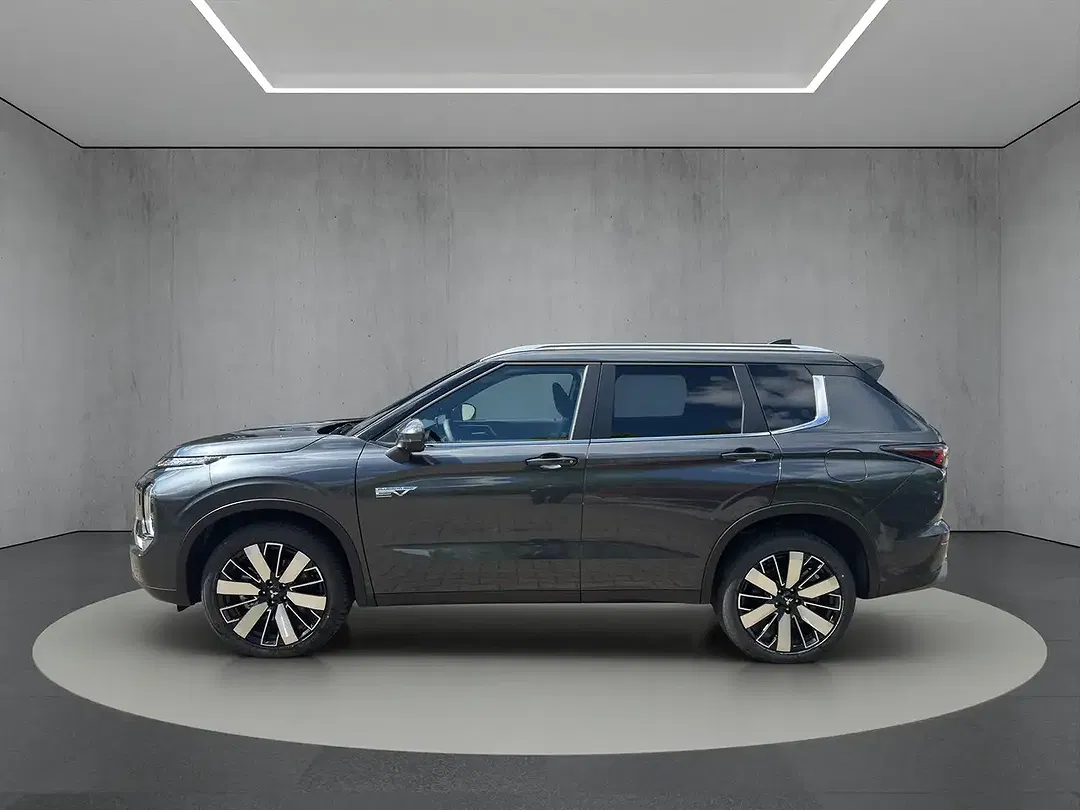 Mitsubishi Outlander - Thumbnail 4