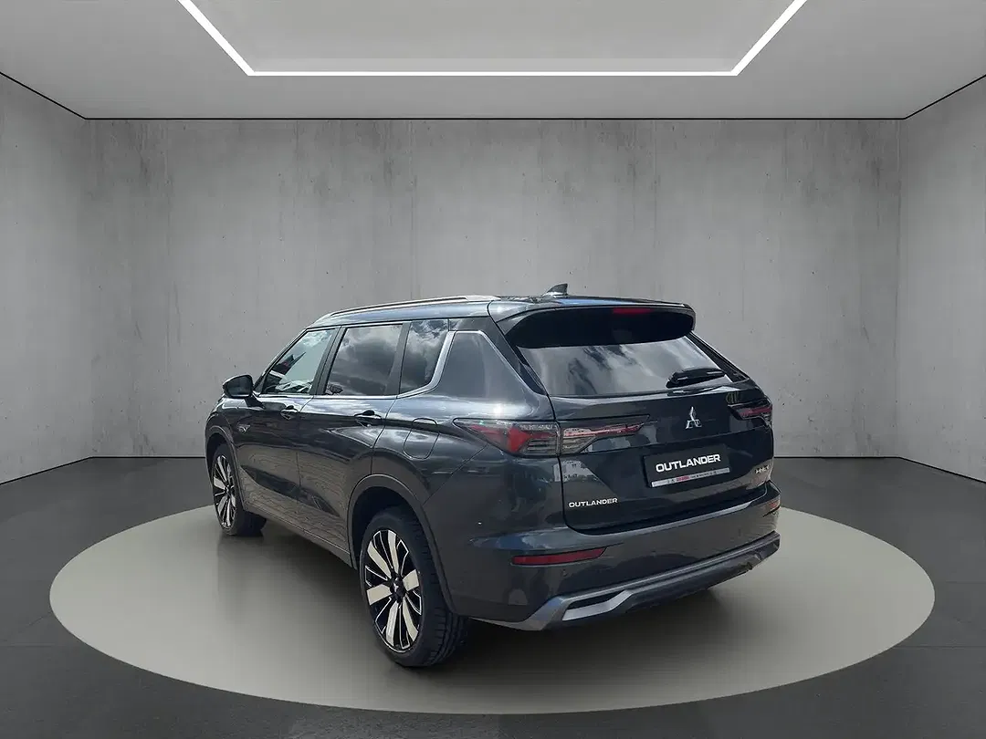 Mitsubishi Outlander - Thumbnail 5