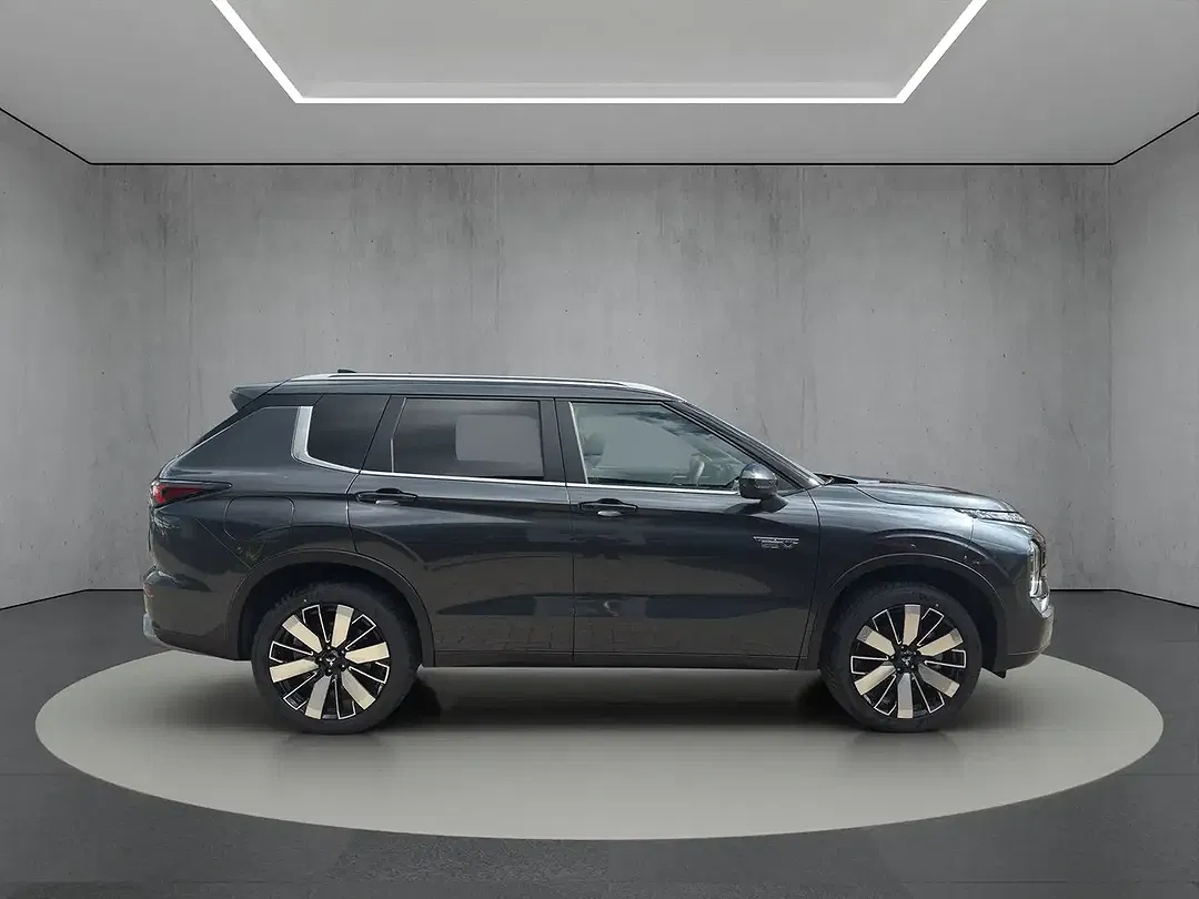 Mitsubishi Outlander - Thumbnail 8