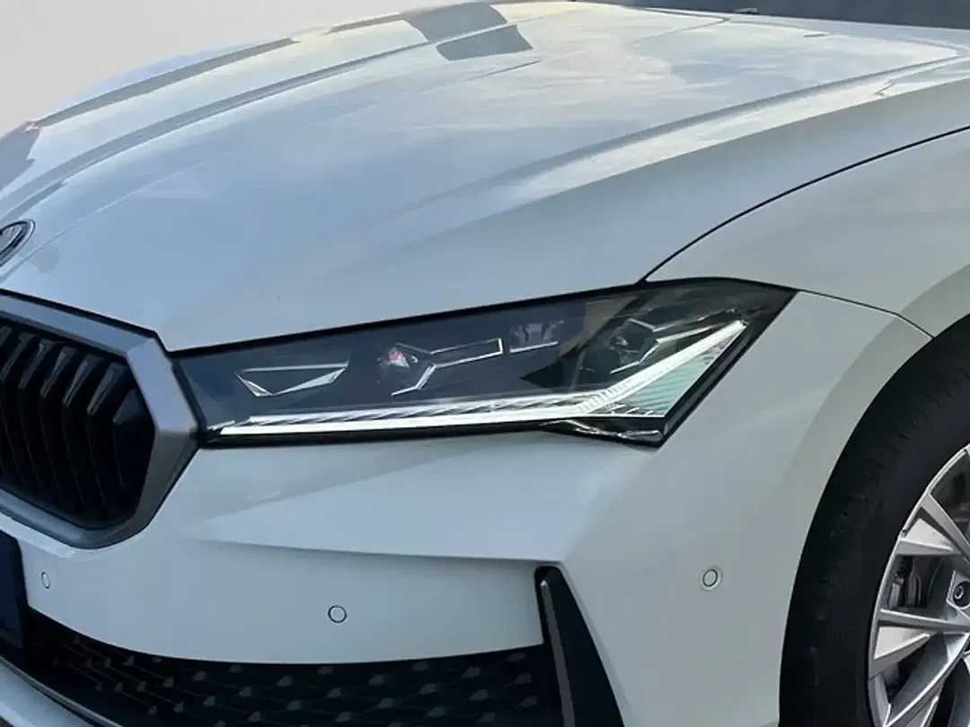 Skoda Superb - Thumbnail 6