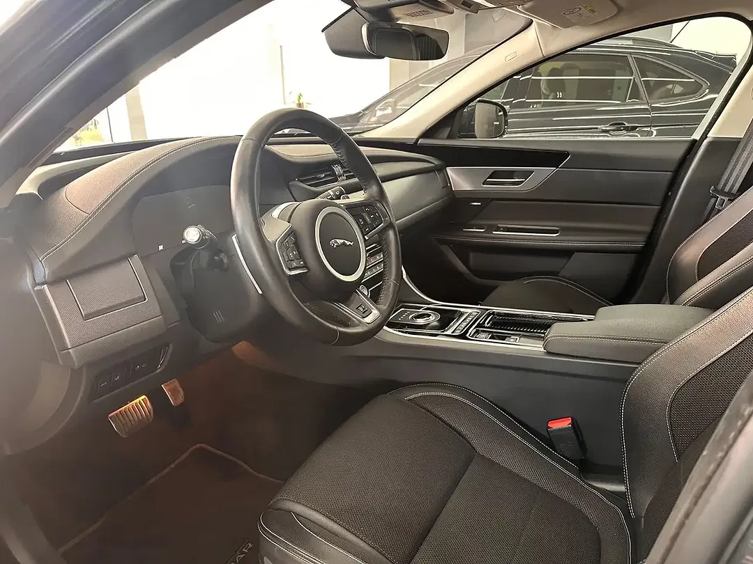 Jaguar XF - Thumbnail 17